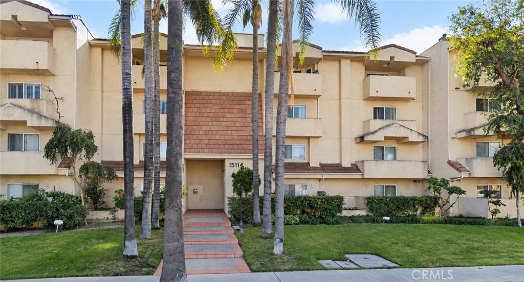 15114 Sherman Way 114 — photo