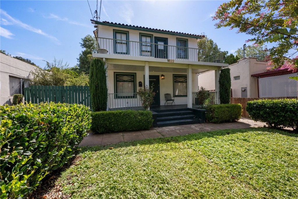 1622 Navarro — photo