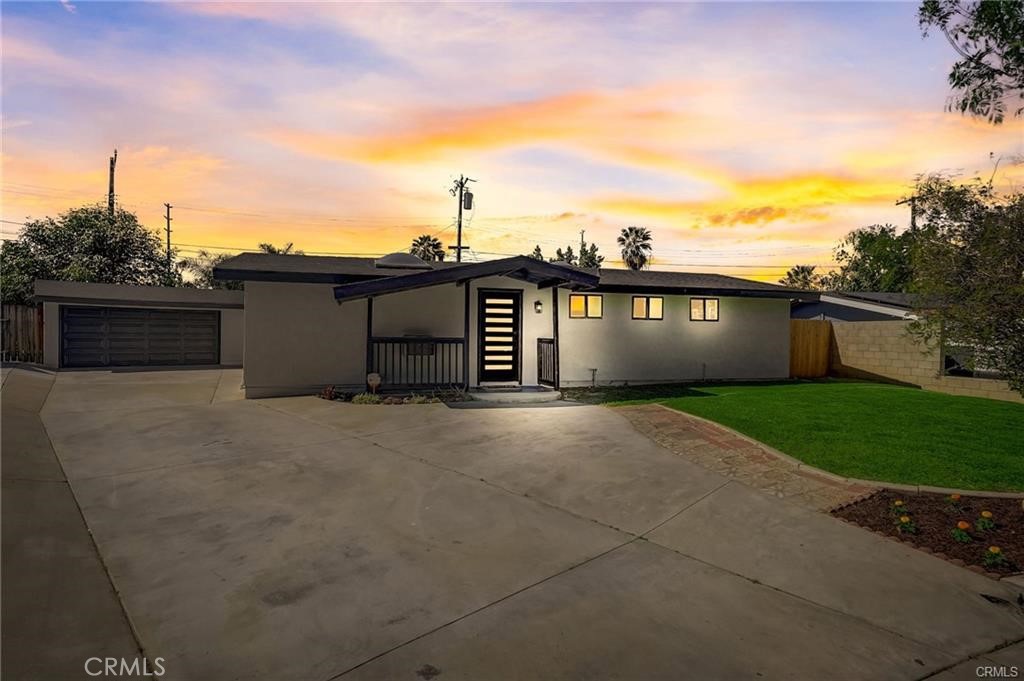 8845 Mentone — photo