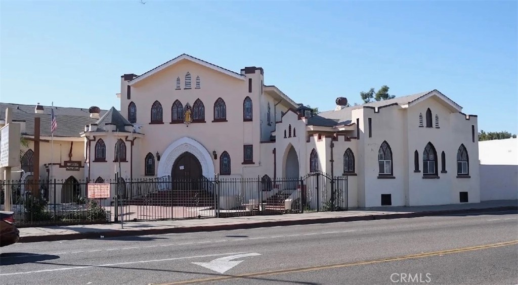 6401 Rugby — photo