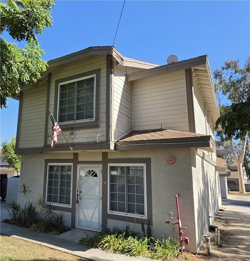 1614 S Campus Avenue I — photo