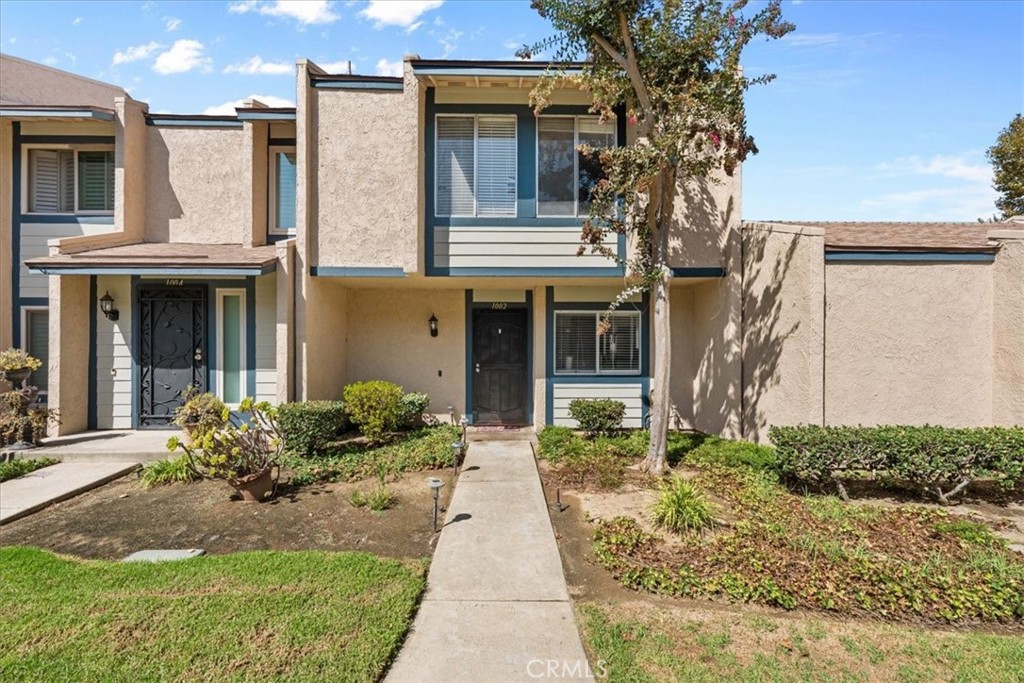 1002 Harrington — photo