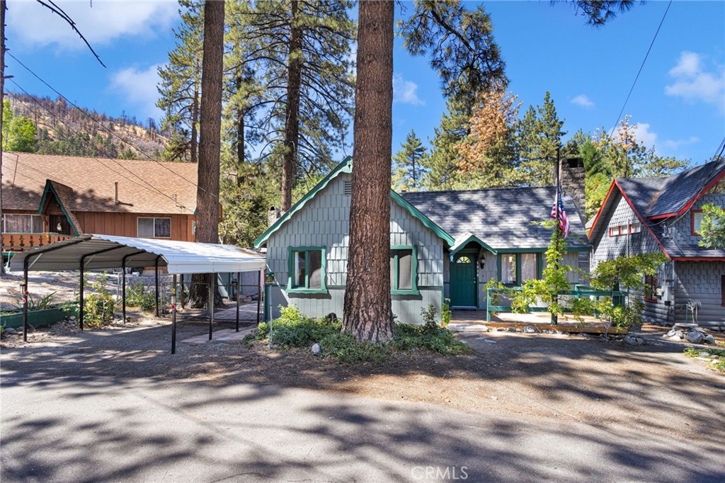 1038 Robin Ln. — photo