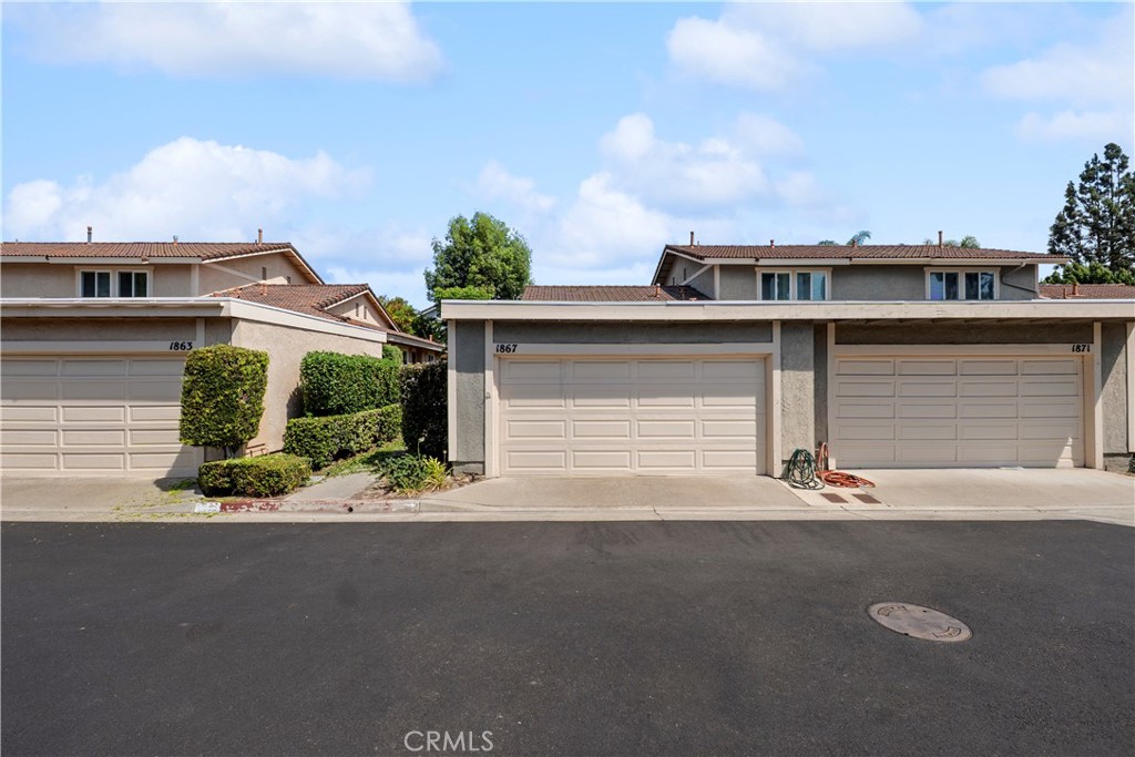 1867 E Belmont Court — photo