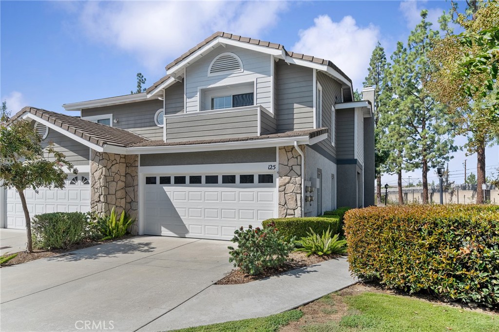 125 Autumn Oaks — photo
