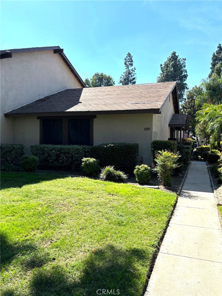 1325 N San Diego — photo