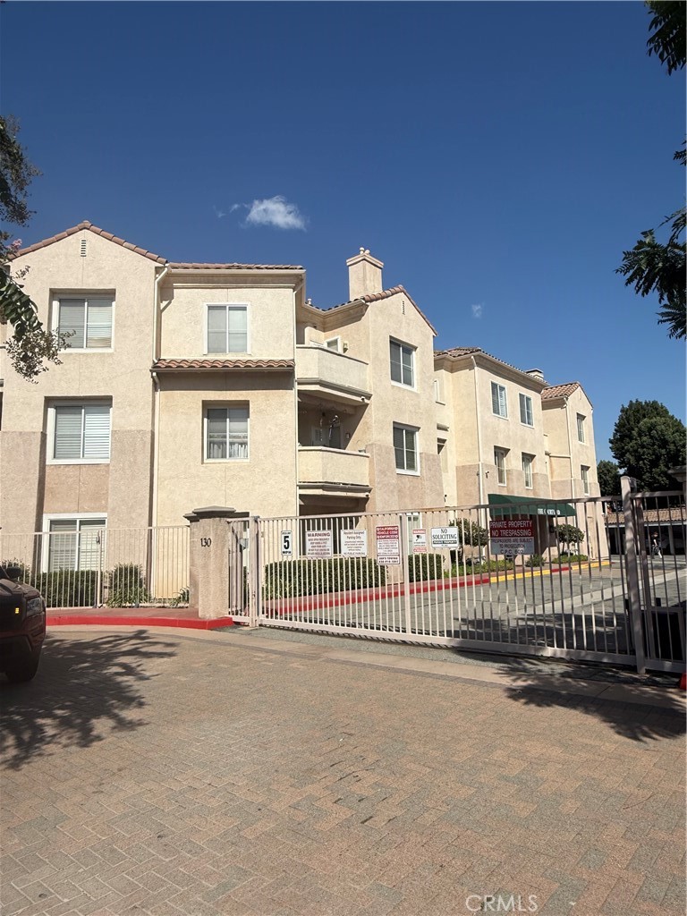 130 S Barranca 314 — photo