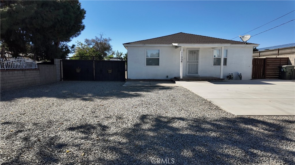 11004 Kadota Avenue — photo