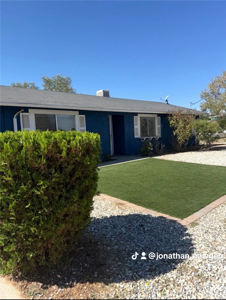 17821 Capri — photo