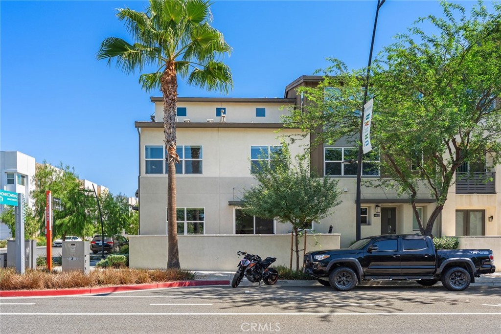 9400 Shade Pl — photo