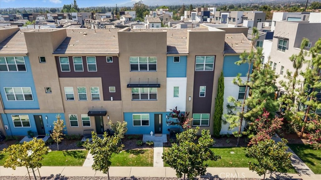 7729 Paxton — photo