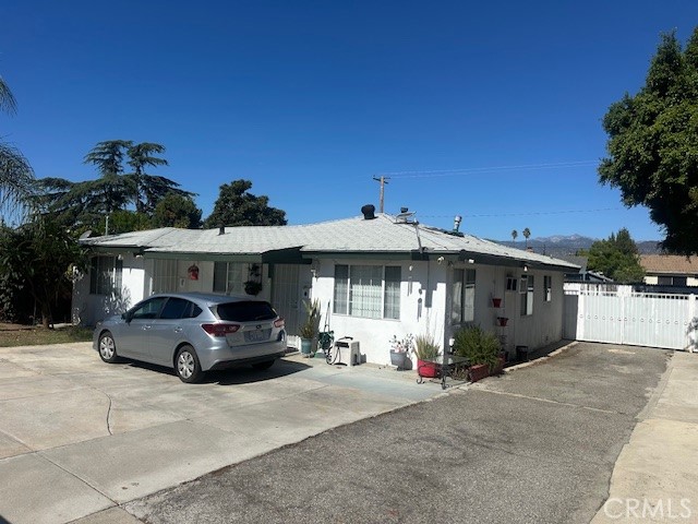 1021 E Badillo — photo