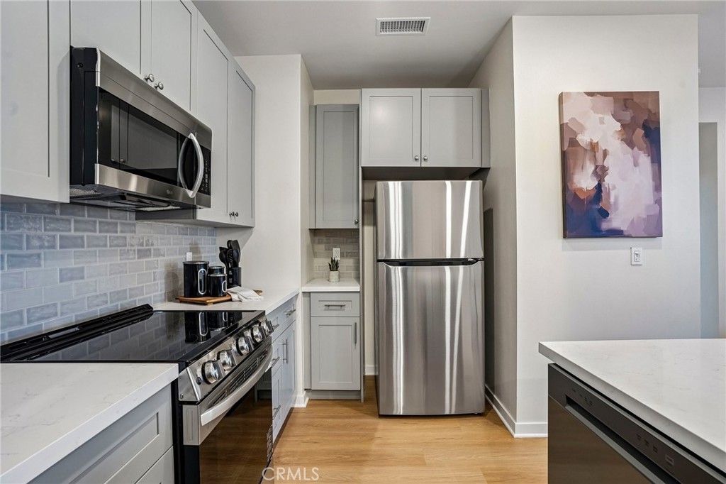 1205 W Badillo Street Unit 06 — photo