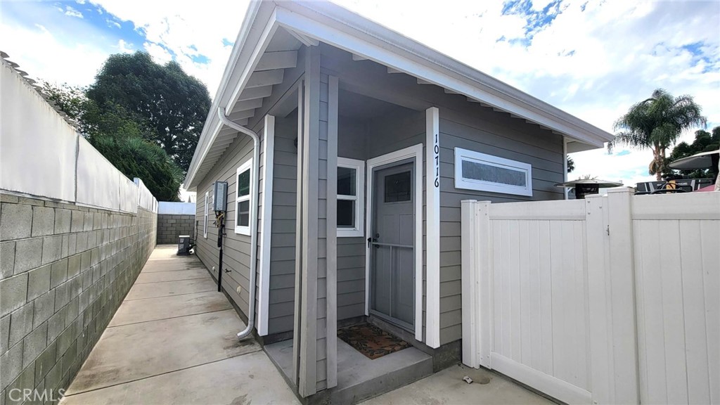 10714 Valley View Avenue — photo