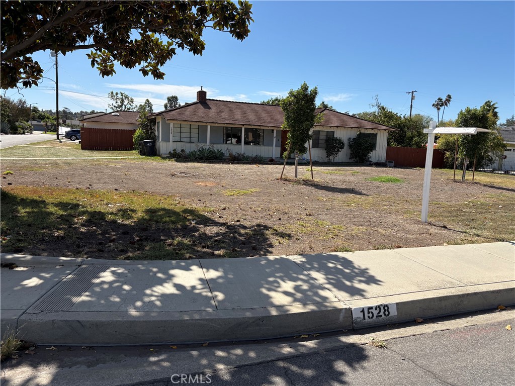 1528 E Vine — photo
