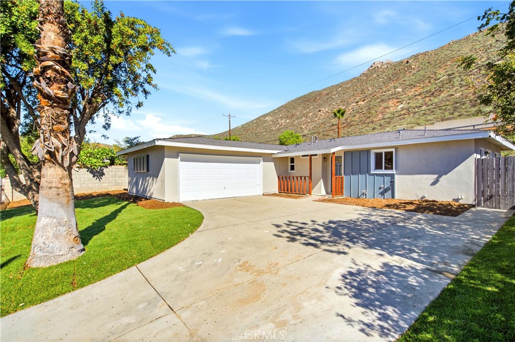 5901 Paramount — photo