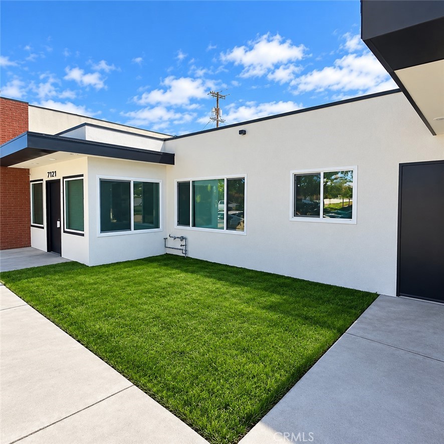 7121 W Manchester — photo