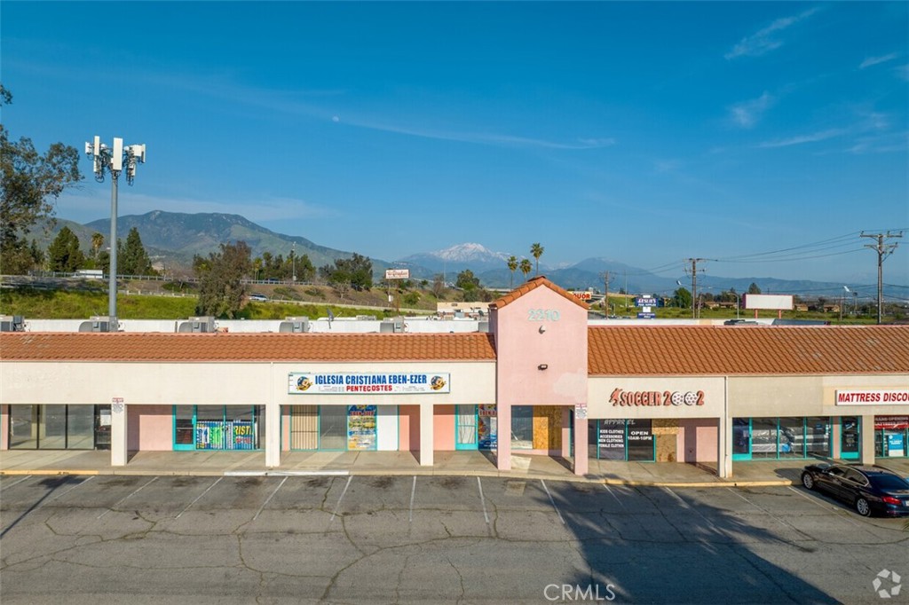 2210 E Highland Avenue 113-114 — photo