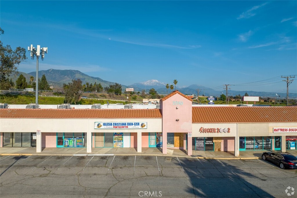 2210 E Highland Avenue 115 — photo