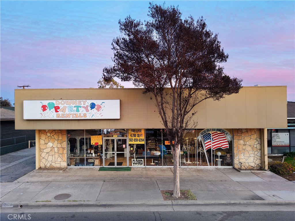 10900 Paramount — photo