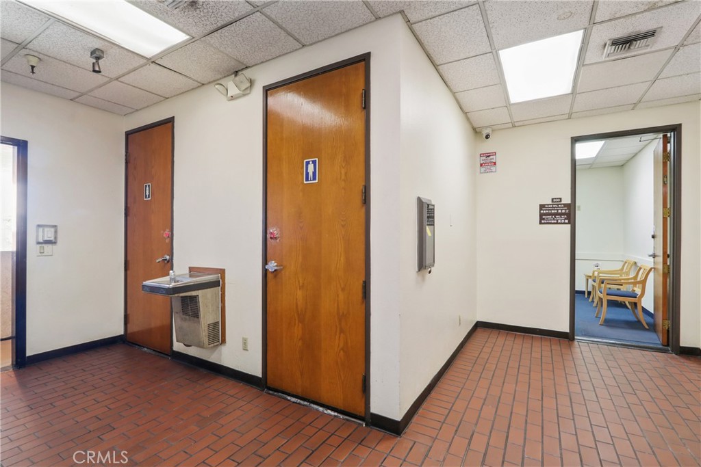1048 S Garfield Unit 300 — photo