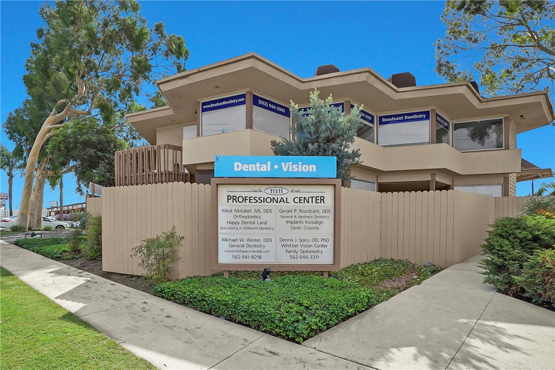 11311 La Mirada B — photo