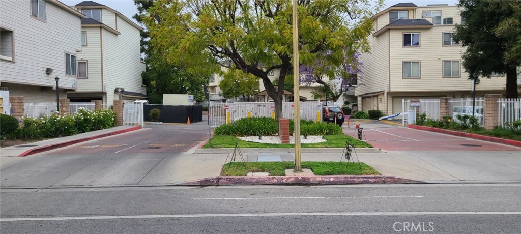 11150 Glenoaks Boulevard 223 — photo