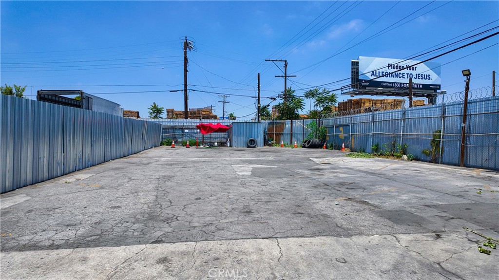 2637 E El Segundo — photo