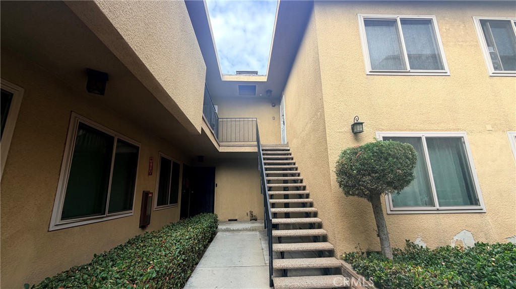 110 E Hillcrest — photo