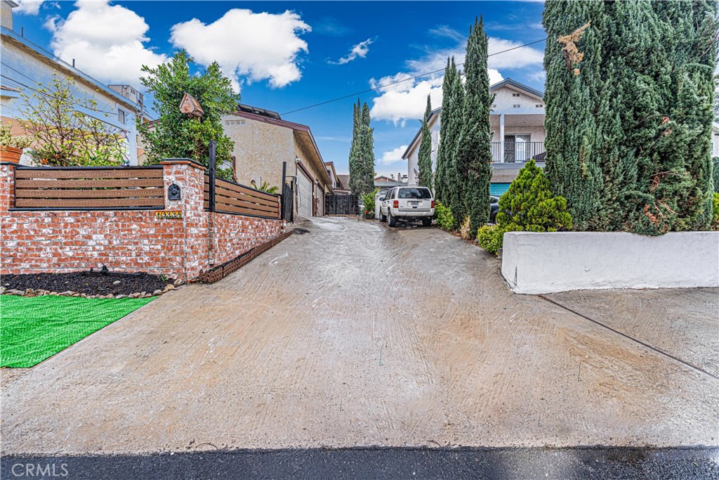 10334 Tujunga Canyon — photo