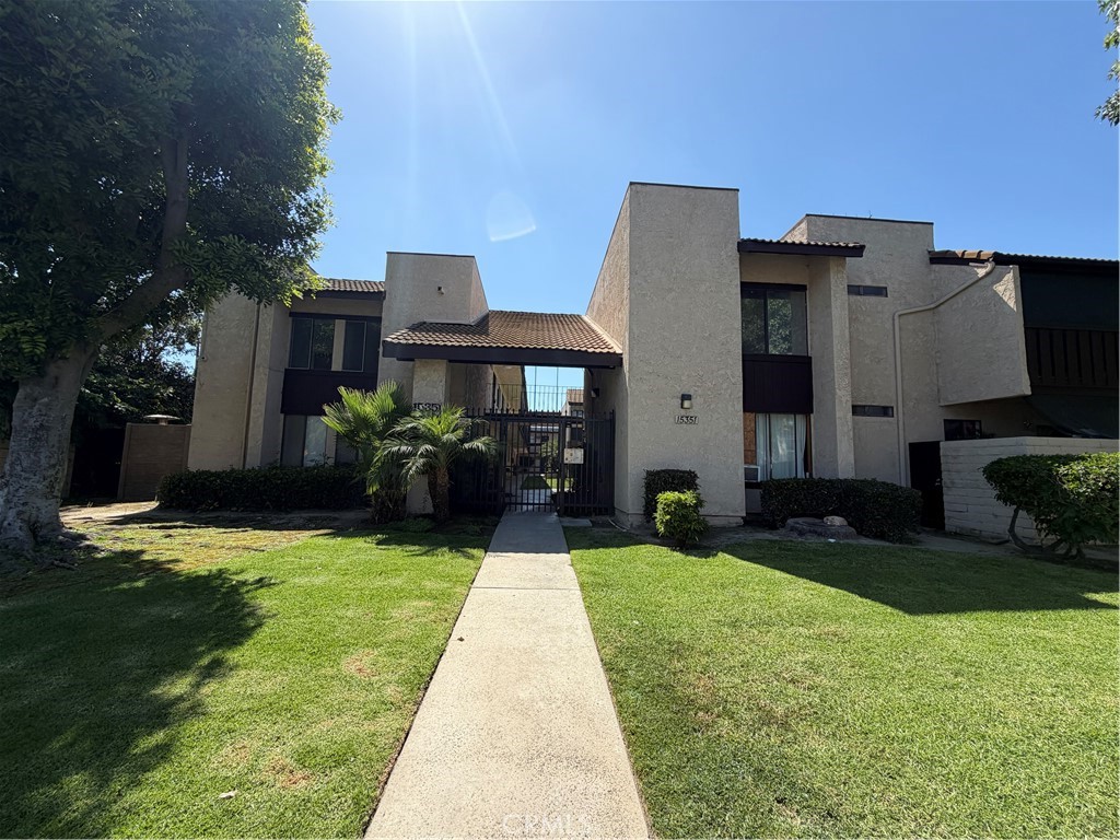 15351 Orange Ave 8 — photo
