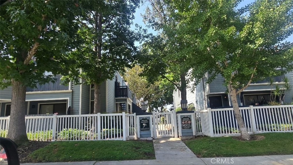 7300 Quill 207 — photo