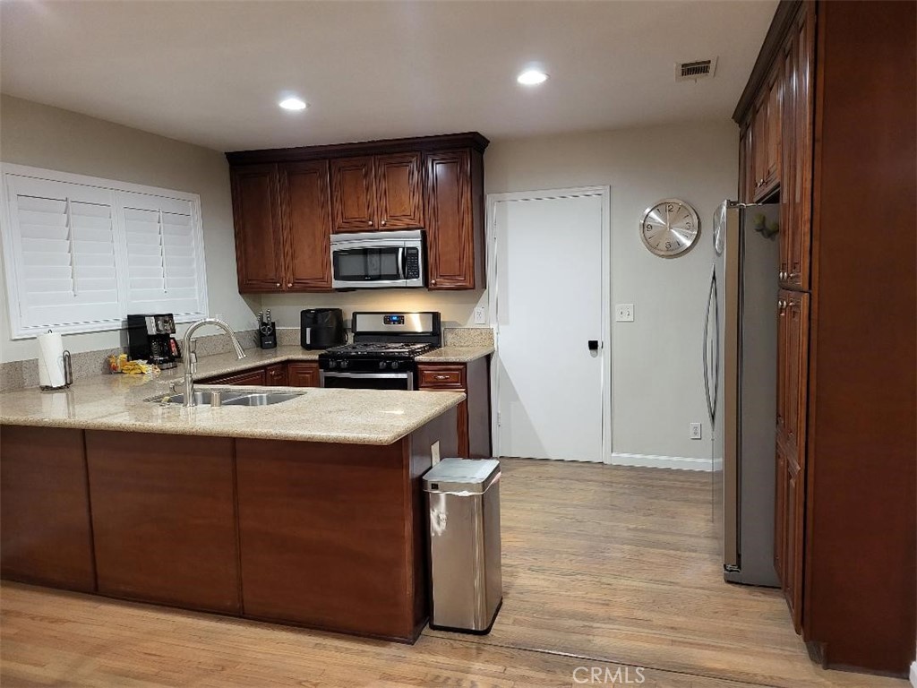 7951 Devenir — photo