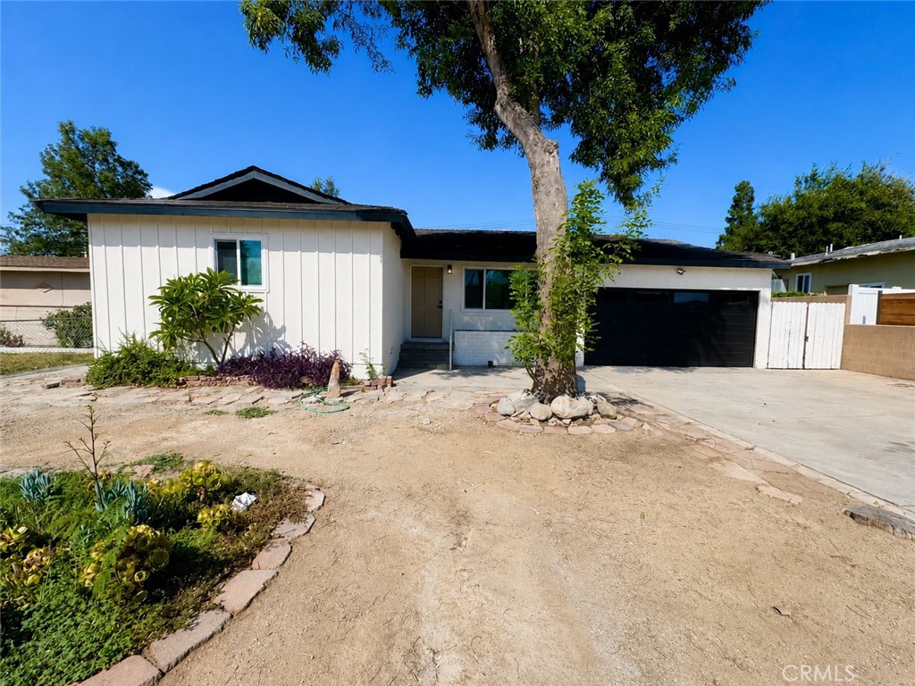 8214 Jadeite Ave — photo