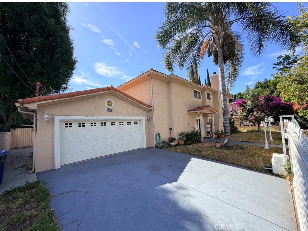 6816 Geyser Ave — photo