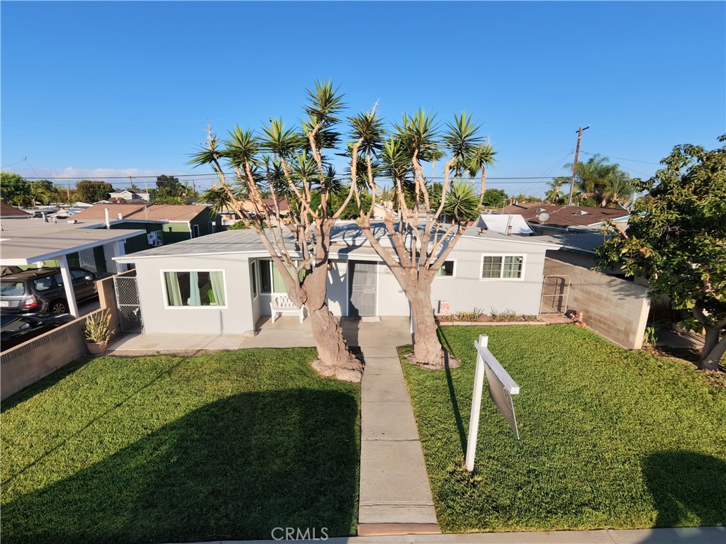 13425 Downey Ave — photo