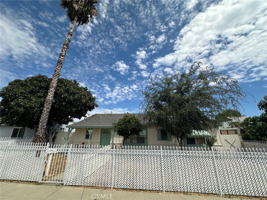 7938 Lindley — photo