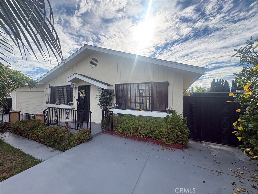 12433 Laurel Avenue — photo
