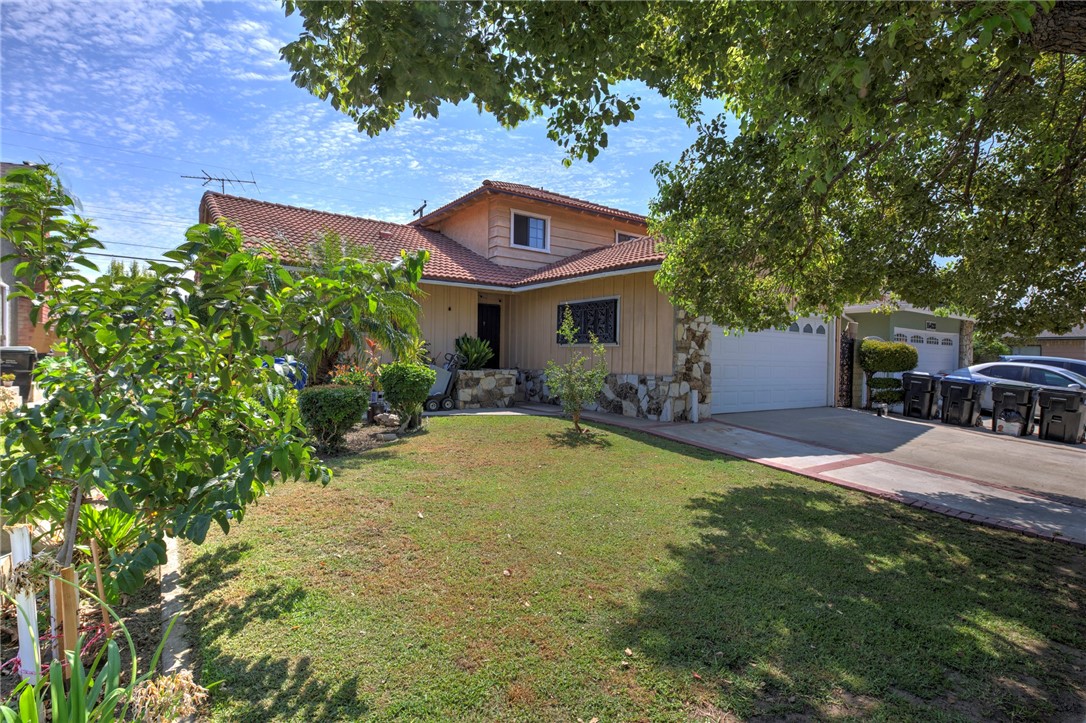 15422 Benfield — photo