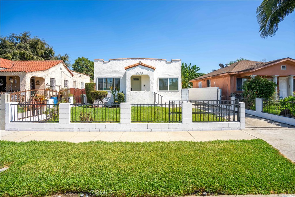 9414 Clovis — photo