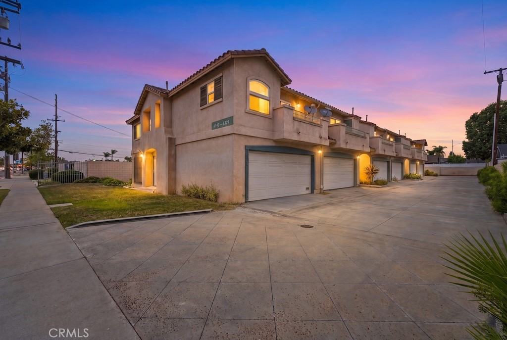 8317 Alameda Street — photo