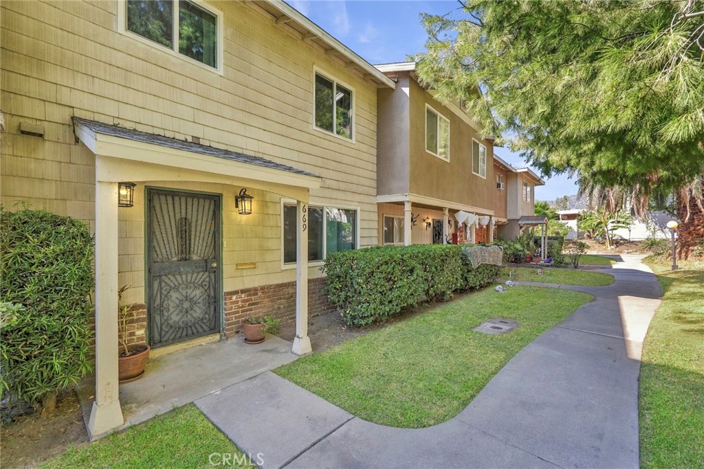 669 E Matchwood Place — photo