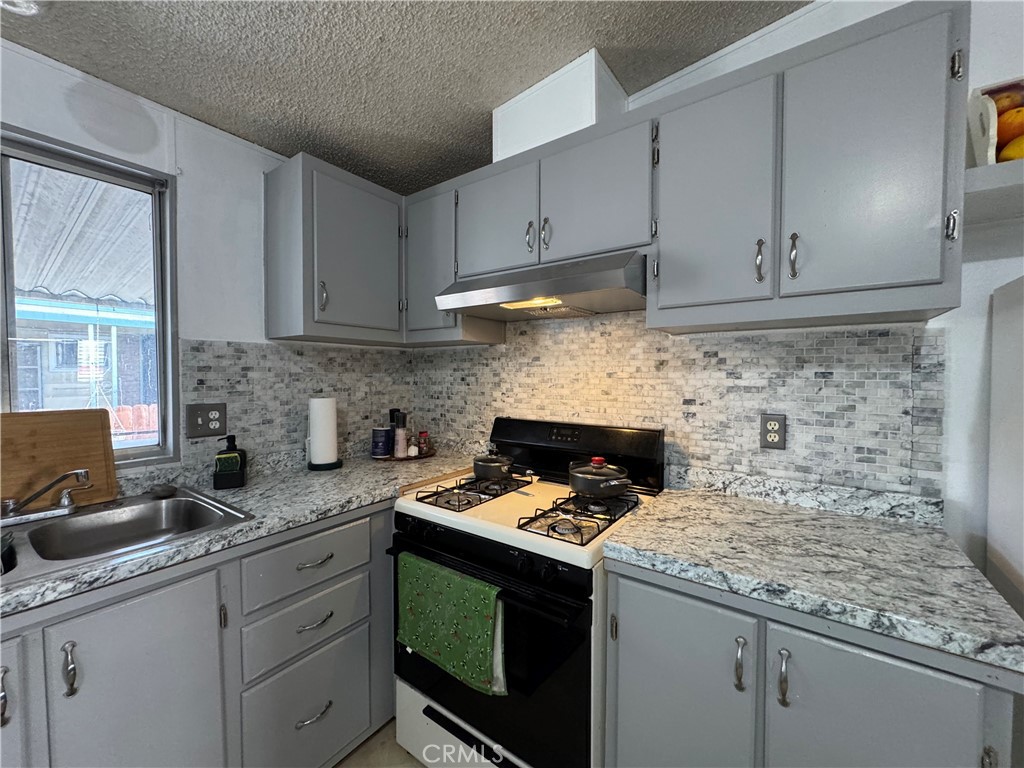 16600 orange, Paramount, CA 90273 — photo 2