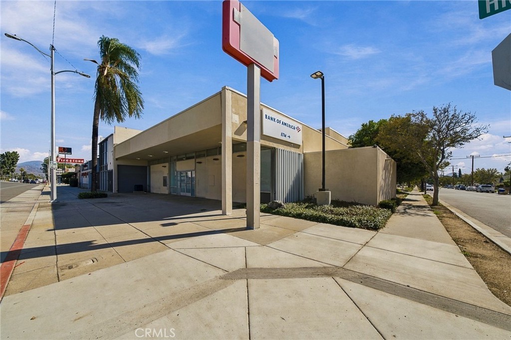 245 E Highland — photo