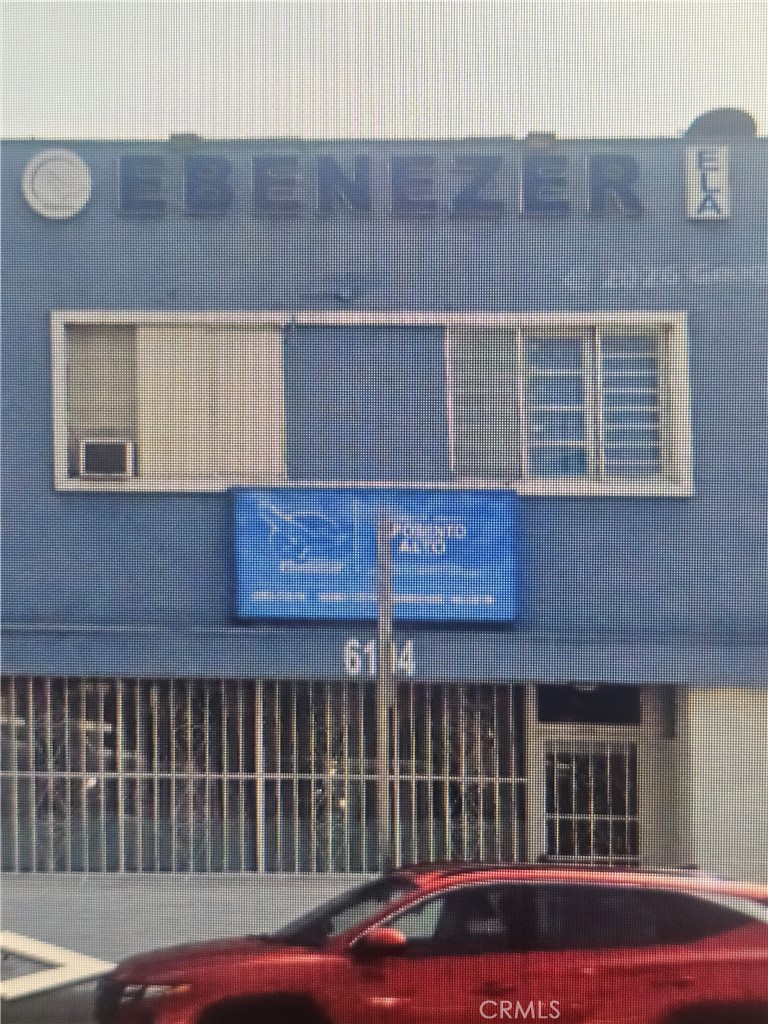 6104 Whittier — photo
