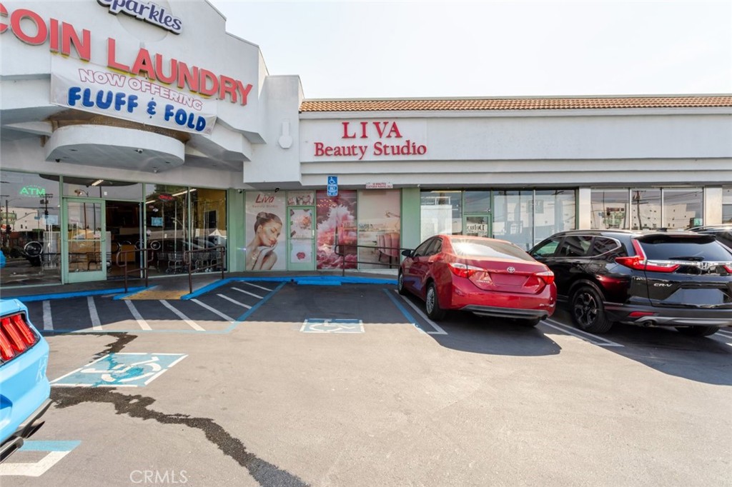 13521 Sherman Way — photo