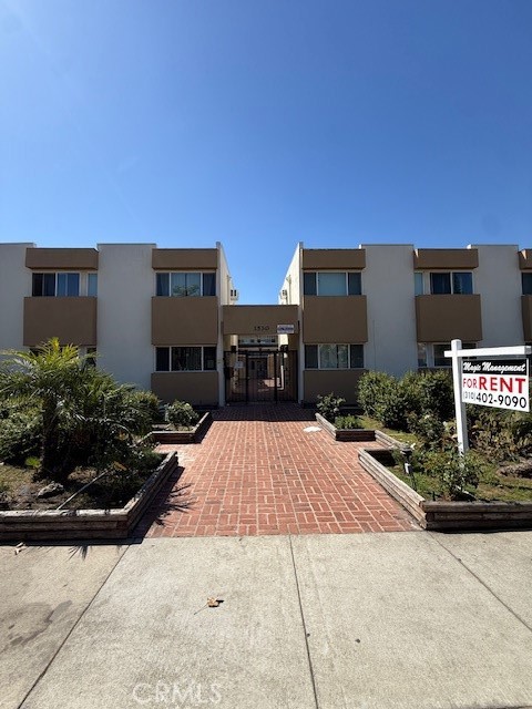 1530 E Broadway — photo