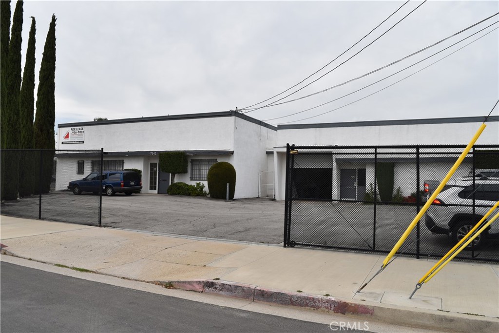 7542 San Fernando Road — photo