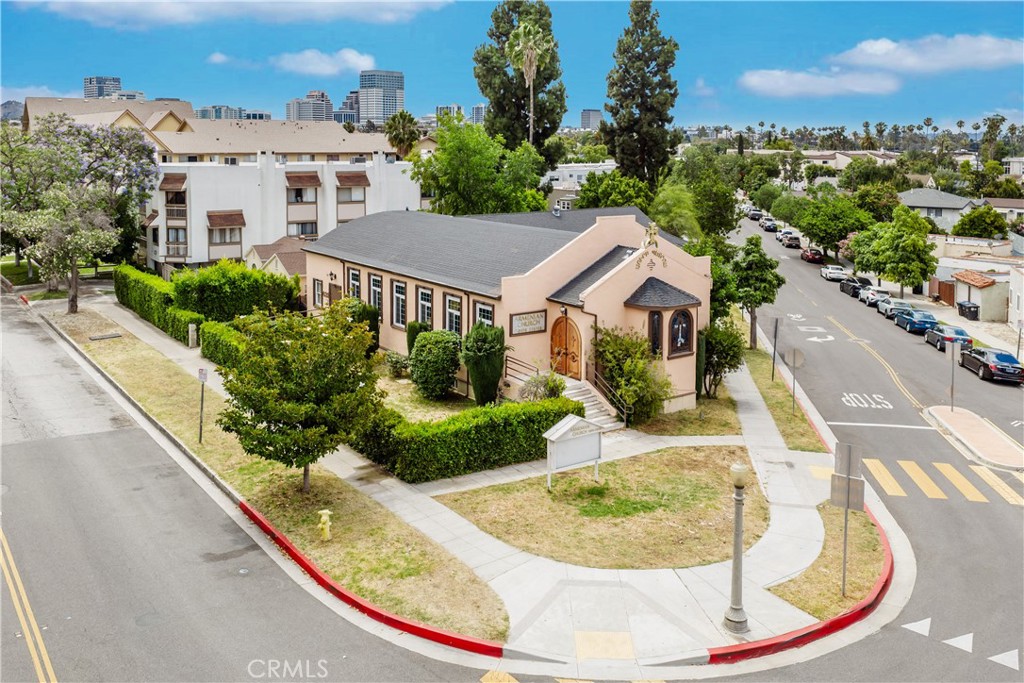 632 W Stocker Street — photo