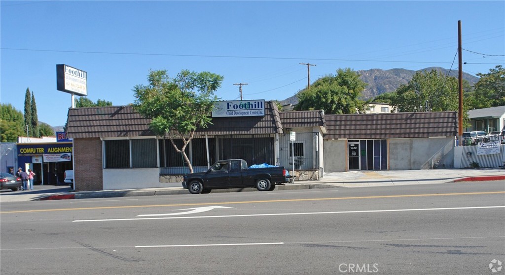 7505 Foothill — photo